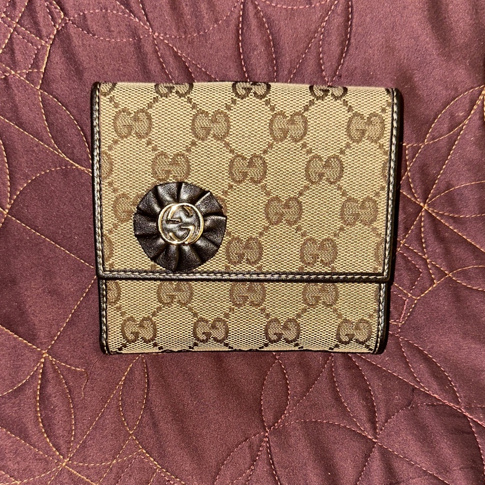 Gucci Beige and Brown Monogram Wallet - Picture 1 of 4